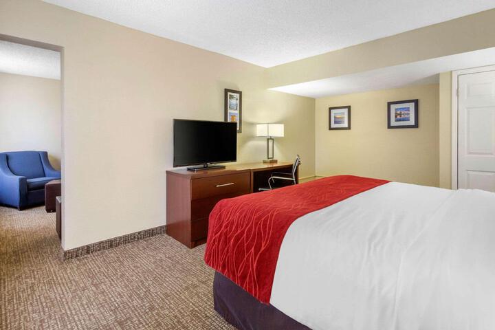 1 King Bed (1 of 12)