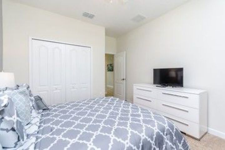 Room 12 of 28