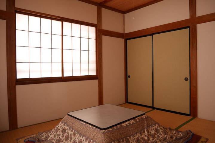 Room 2 of 4