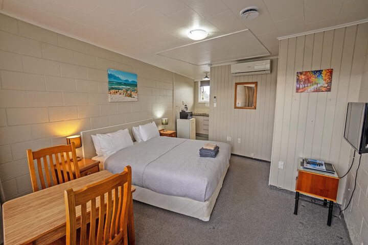 Room 3 of 95