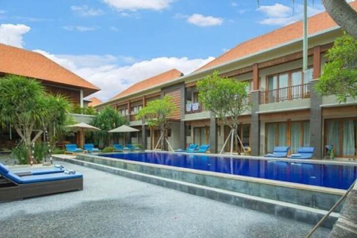 Pools & Facilities