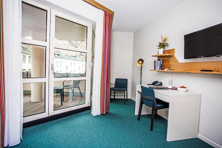Room 9 of 31