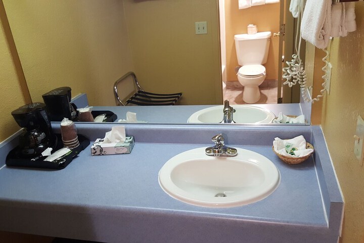 Room 8 of 27
