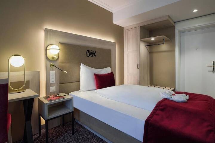 Room 46 of 110