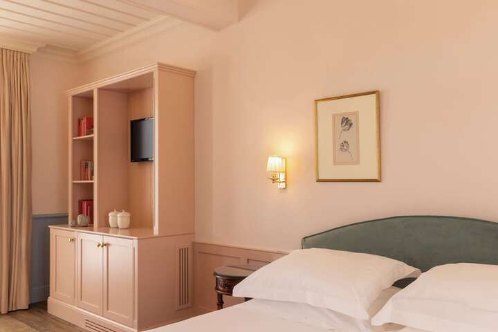 Room 37 of 147