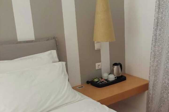 Room 9 of 44