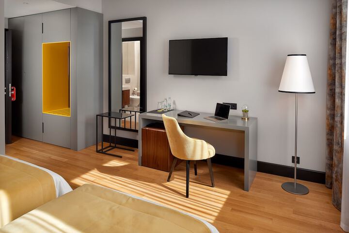 Room 4 of 66