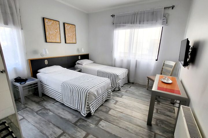 Room 9 of 18