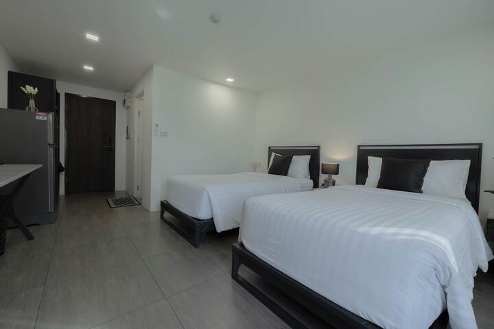 Room 2 of 39
