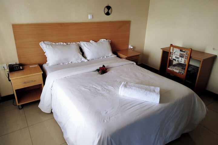Room 10 of 25