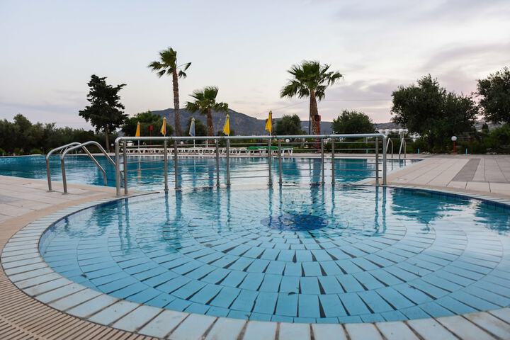 Pool 22 of 42
