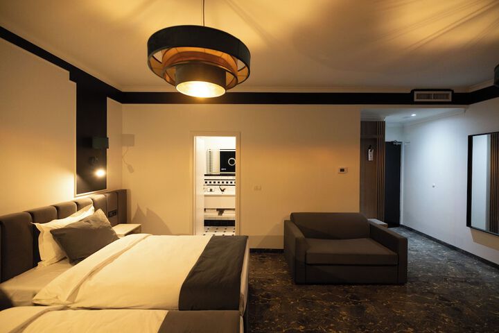 Room 27 of 42