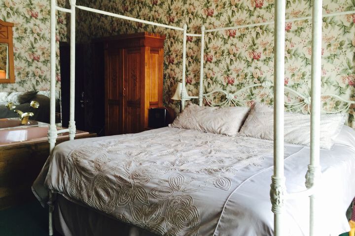 Room 6 of 52