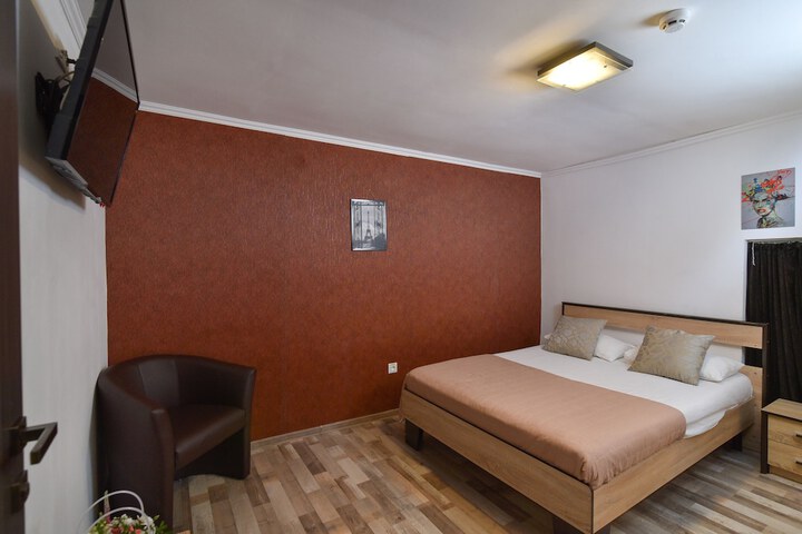Room 3 of 45