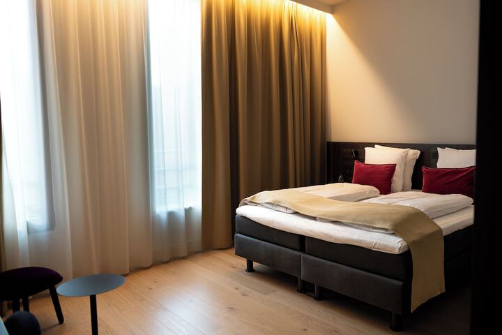 Room 5 of 33
