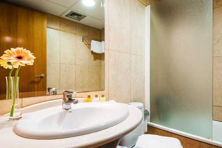 Room 15 of 27