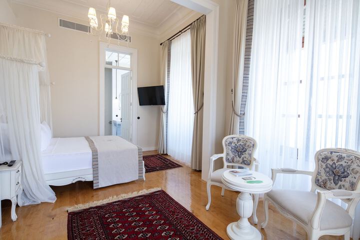 Room 9 of 47
