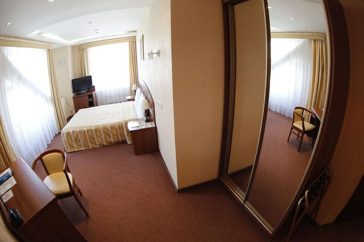 Room 13 of 74