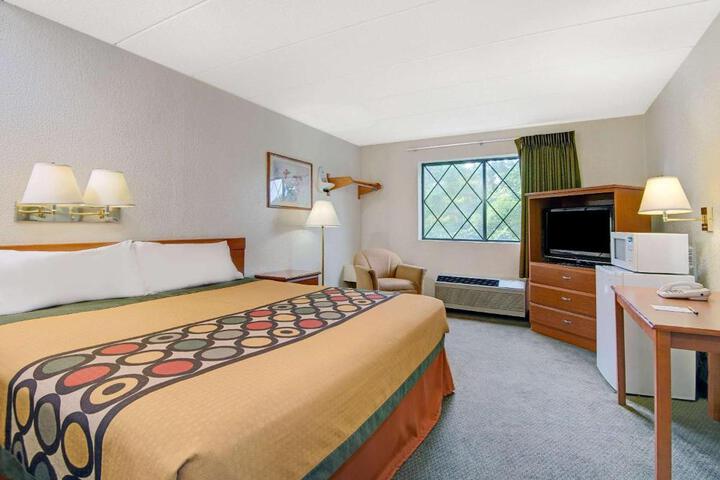 1 King Bed (9 of 16)