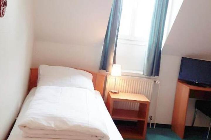 Room 7 of 41