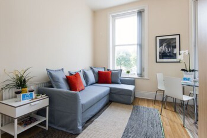 The Earls Court Townhouse II - KM2