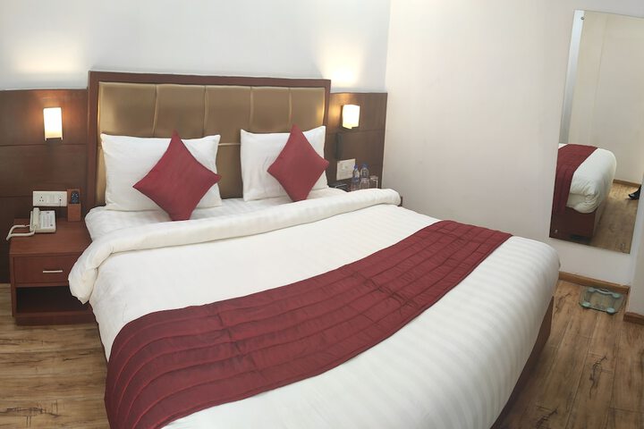 Room 15 of 33