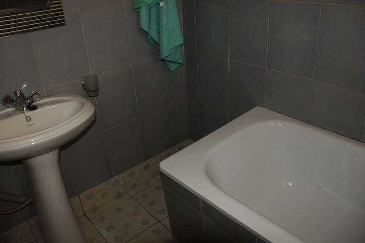 Room 16 of 32