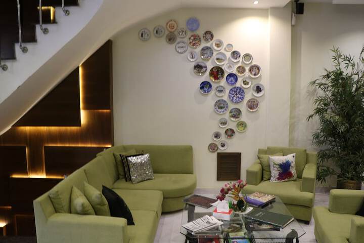 Entrance & Lobby