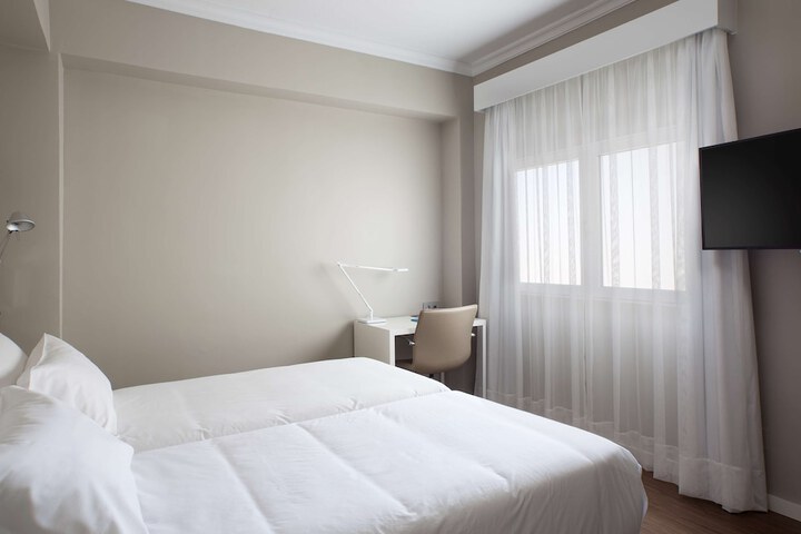 Room 9 of 37