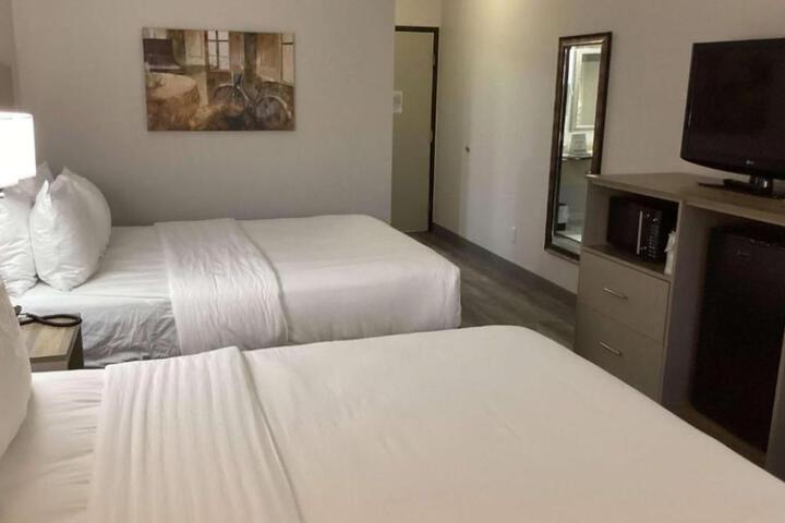 2 Queen Beds (4 of 14)