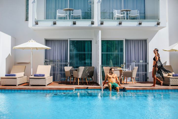 Pool 54 of 110