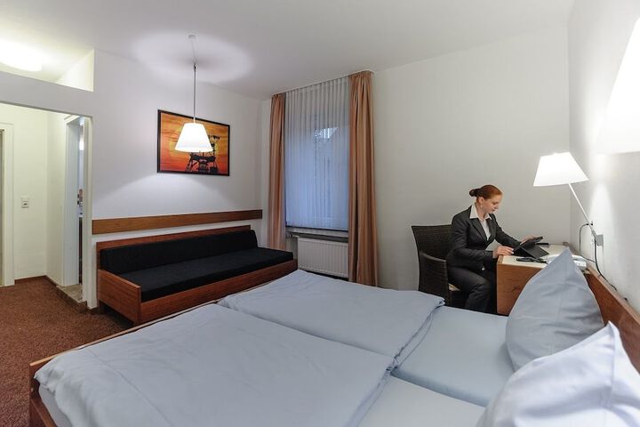 Room 5 of 25