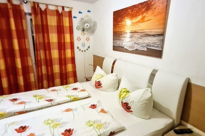 Room 65 of 272