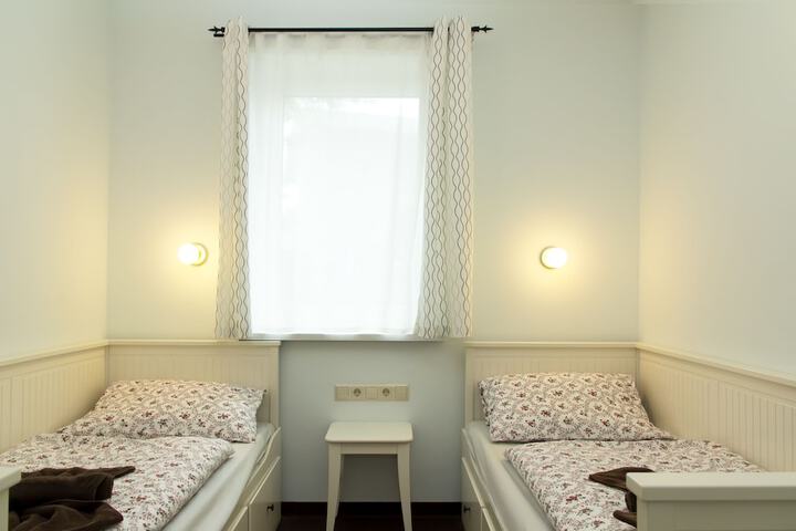 Room 28 of 98
