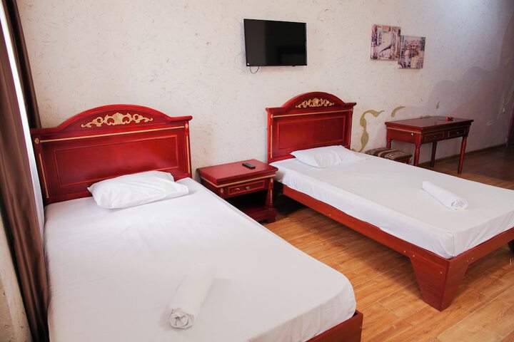 Room 5 of 19