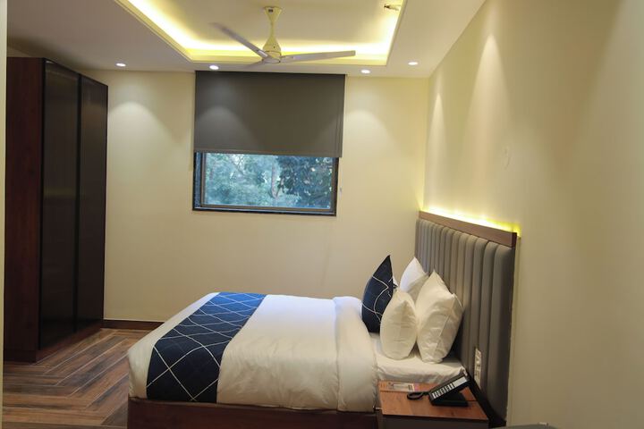 Room 15 of 36