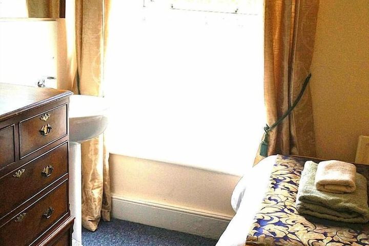 Room 10 of 19