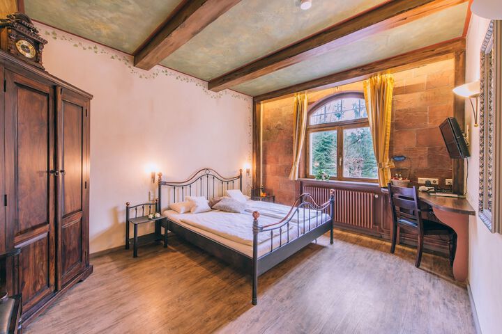 Room 5 of 31