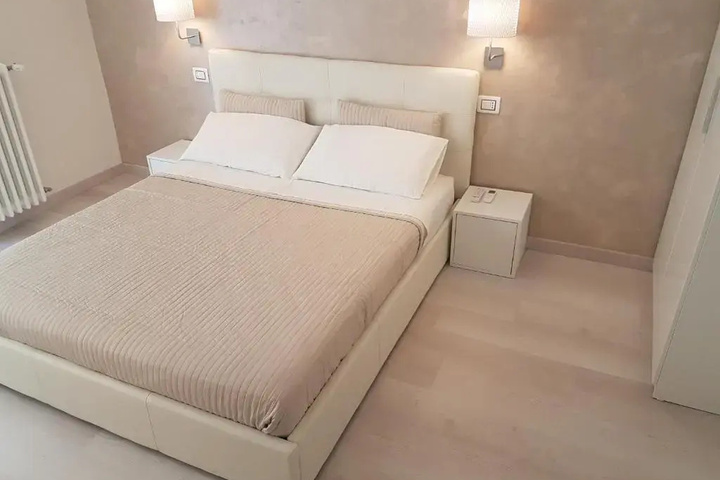 Room 10 of 15
