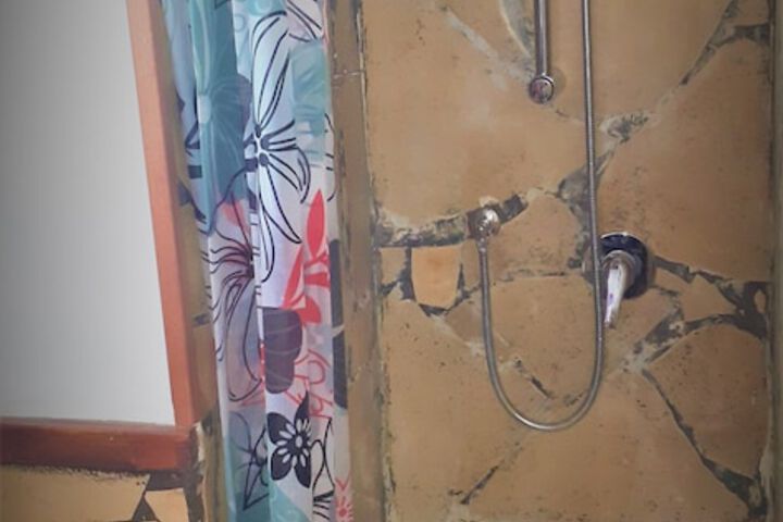 Room 6 of 42