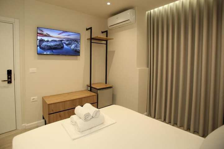 Room 82 of 109
