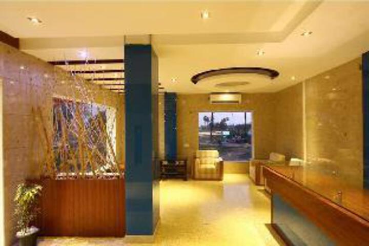 Hotel Crescent Inn (Vanagaram Apollo Hospital,Ramachandra and Aravind Eye)