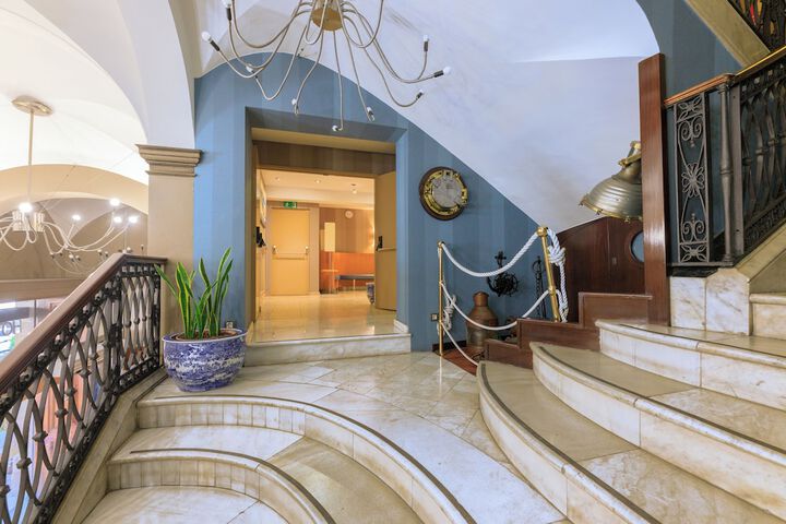Ballroom/Hall 43 of 73