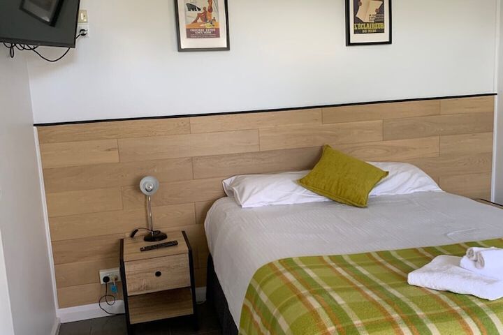 Room 14 of 65