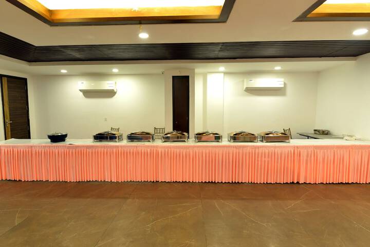 Ballroom/Hall 44 of 48