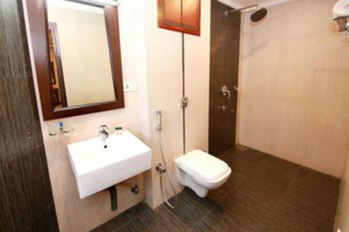 Room 3 of 32