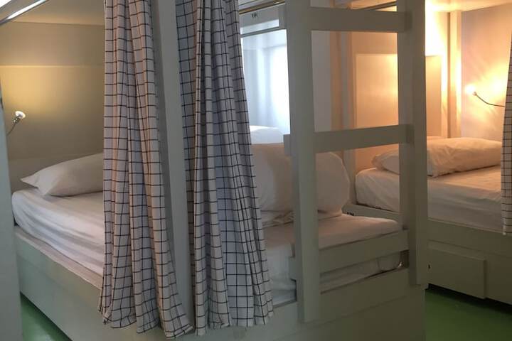Room 3 of 38
