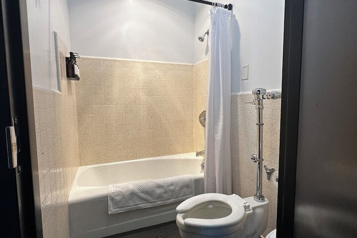 Room 13 of 19