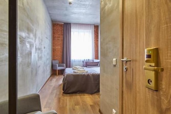 Room 19 of 33