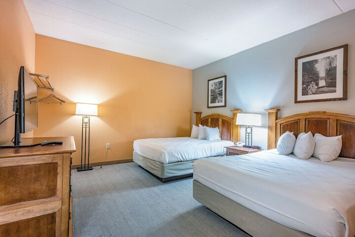 2 Queen Beds Mobility Accessible Villa Golf View (24 of 68)